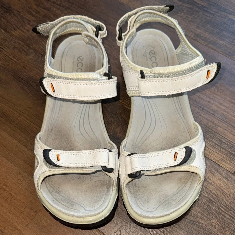 Ecco Women's Cream and Black Sandals